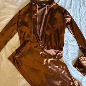 BRAND NEW NEVER BEEN WORN TWO PIECE DEEP FRONT CUT CHOCOLATE SET